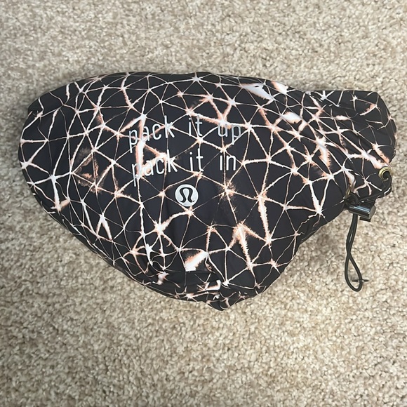 975. Like New - Lululemon Miss Misty Jacket II Star Crushed Multi With Hood - Picture 3 of 12